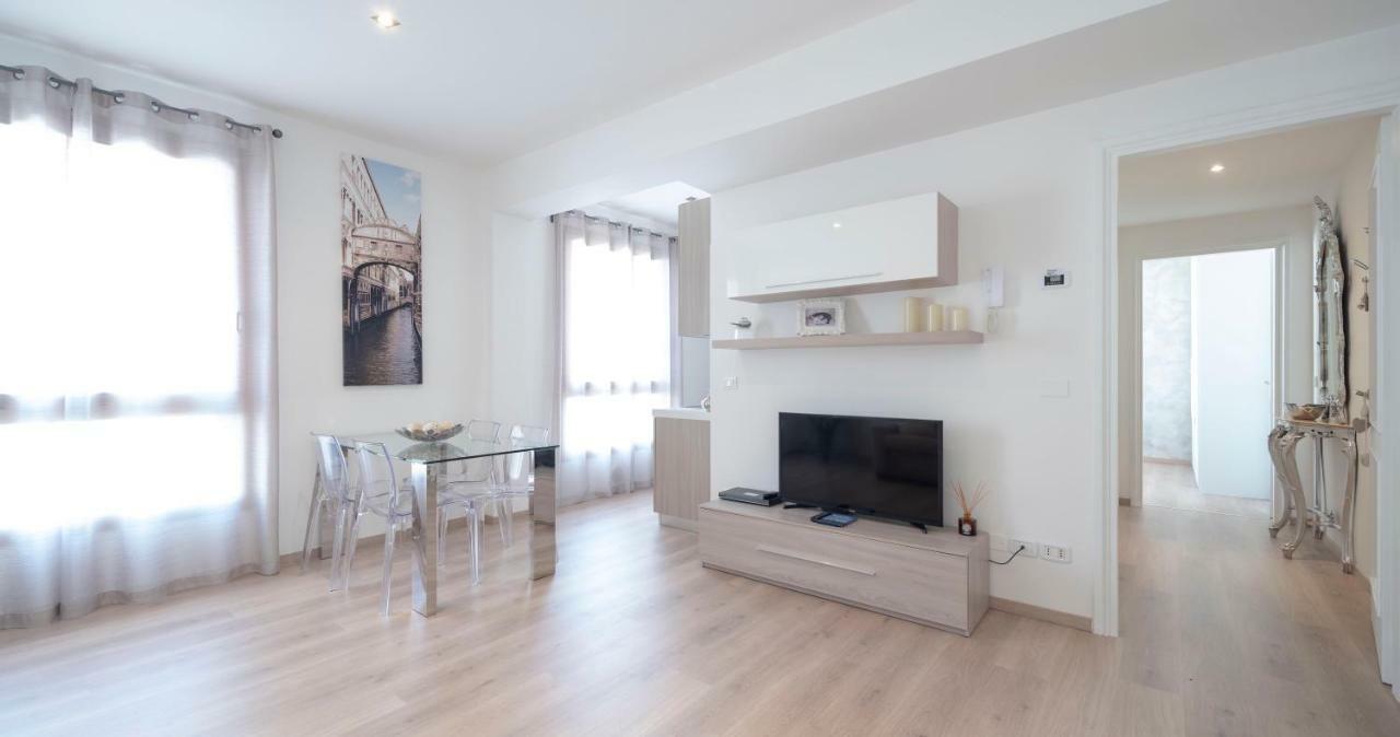 & Cozy Apartment Venice